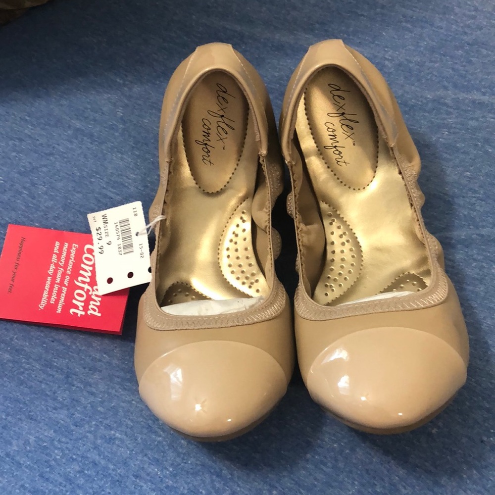 Dexflex comfort tan flats ⁉️⁉️